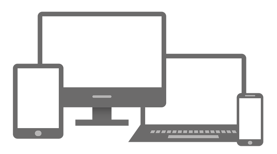 immagine dei diversi device con cui è possibile navigare un sito responsive: computer desktop,tablet, cellulare, computer portatile